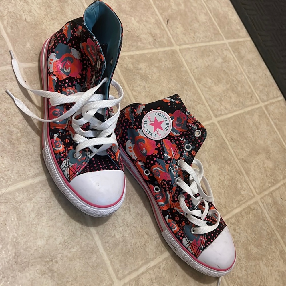 Converse shows work a few time size 5